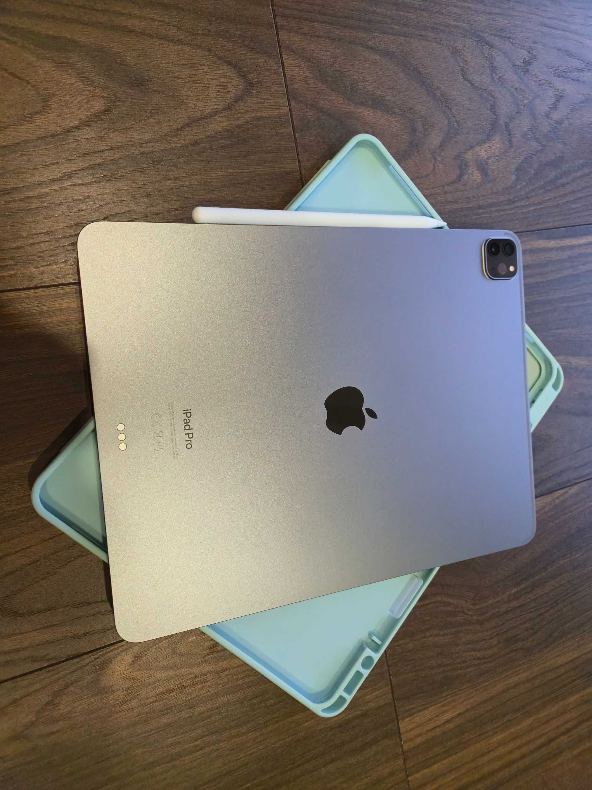 iPad Pro 12.9 6ª geração 256gb + apple pen 2