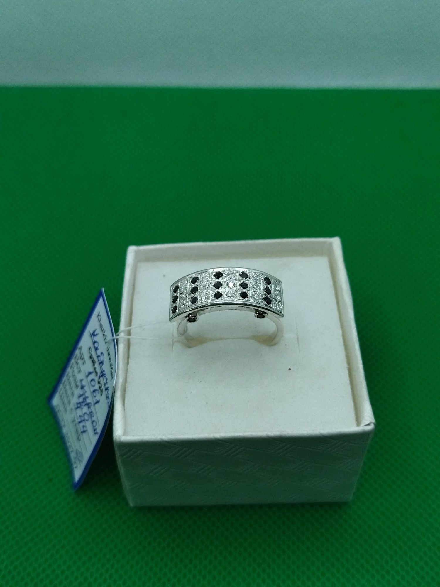 Продам серебряное кольцо 925 пробы
