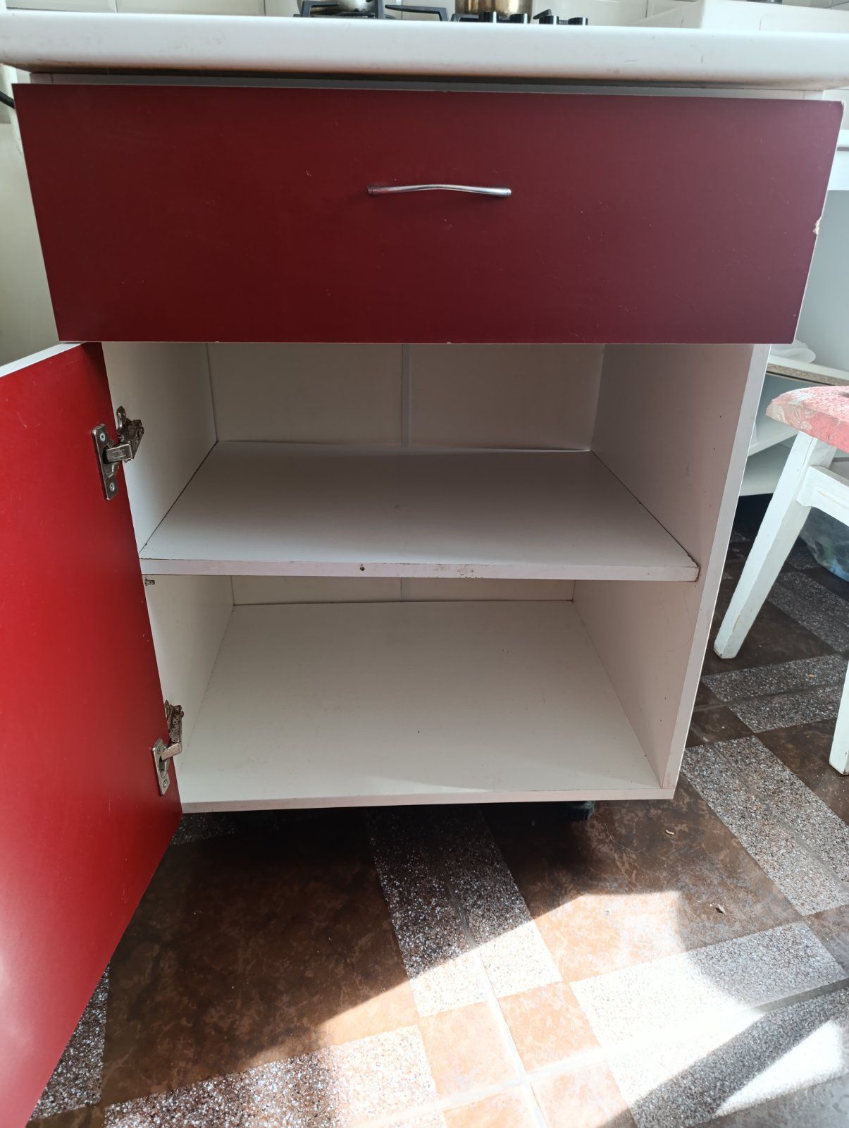 Продам кухню з краном які були у використанні. Все як на фото