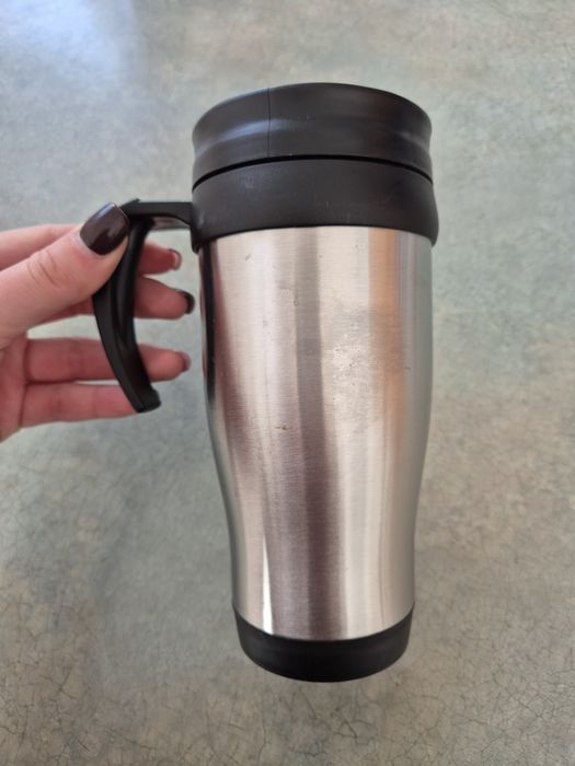 Kubek termiczny szary do samochodu