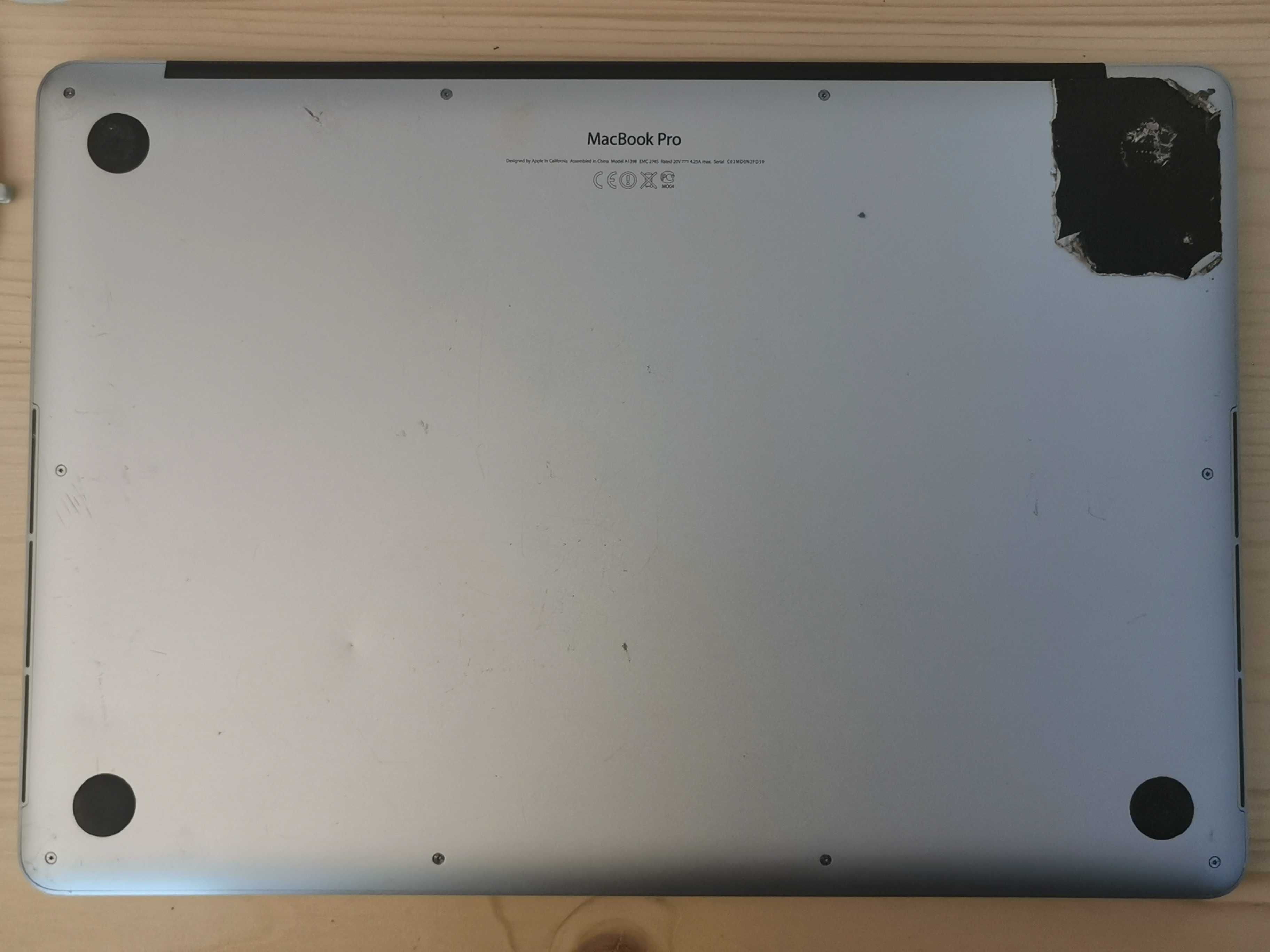 Apple A1398 - defeito
