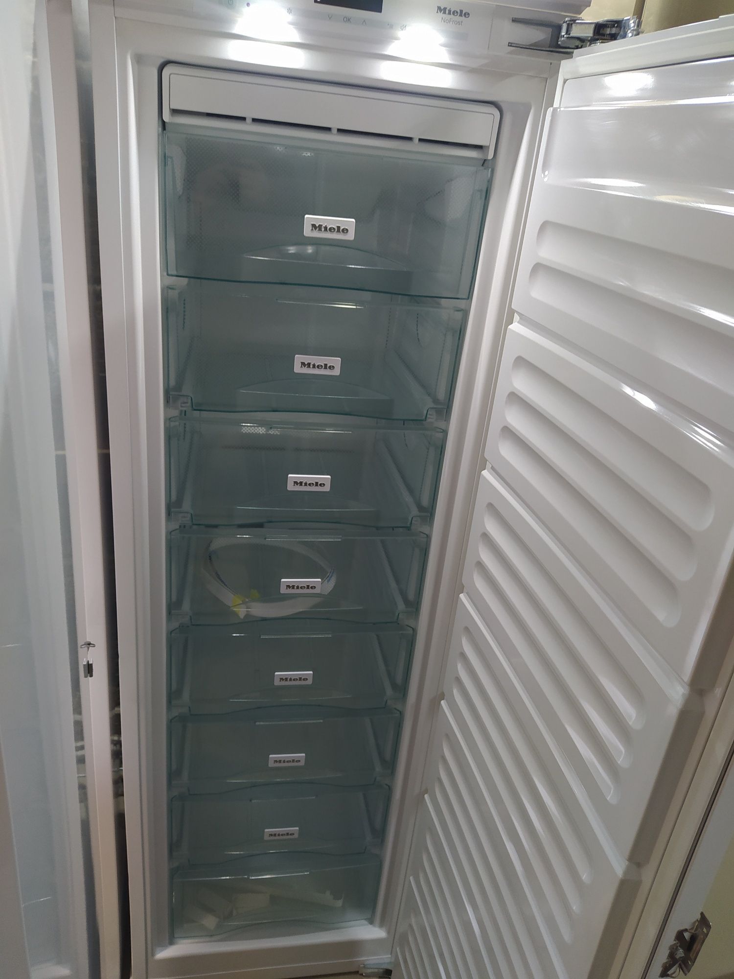 Комплект холодильник+ морозильна камера Miele K 37472 ID  Miele K 3747