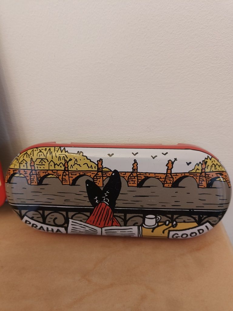 Etui i tacka. Czechy i Praga.