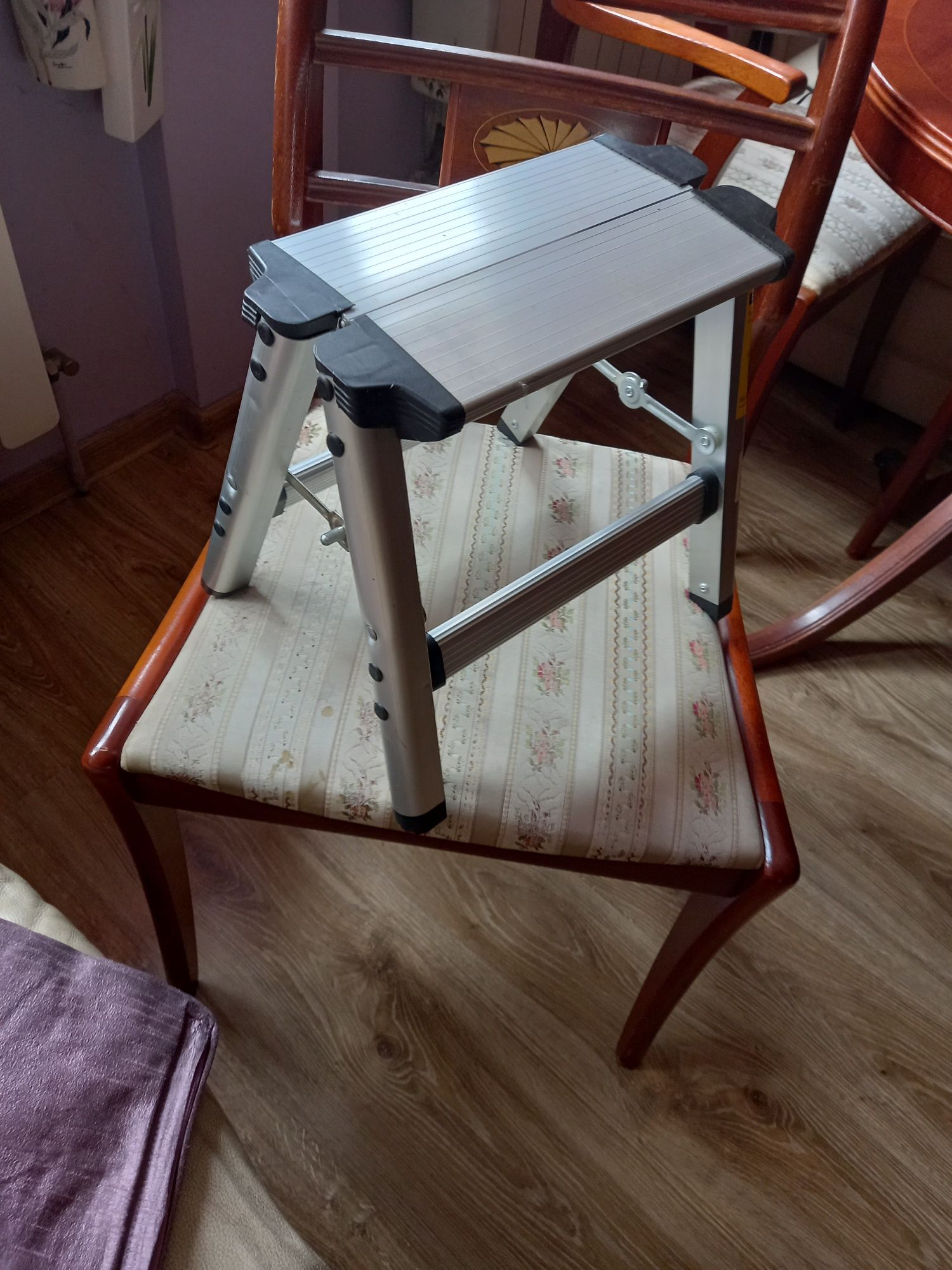 Mini  drabinka,  podest.