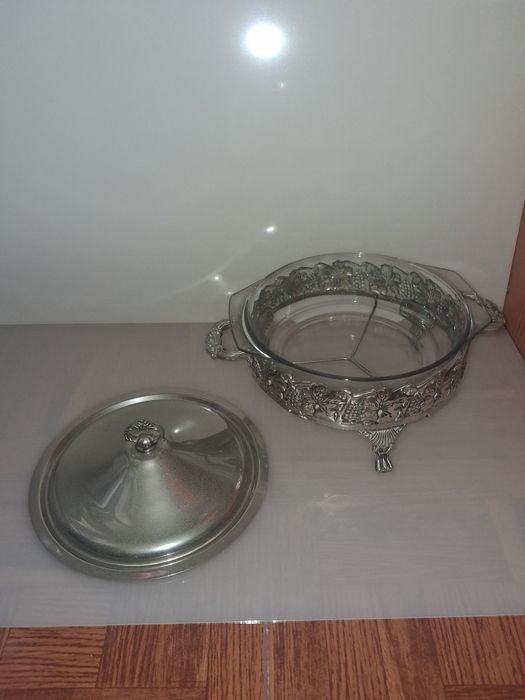 Antiga Terrina com Pyrex e Tampa em Casquinha