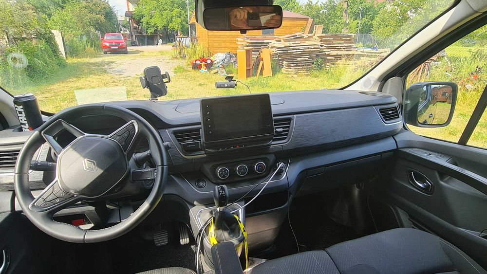 Wynajmę NOWEGO Busa 9-cio osobowego Renault Trafic 2.0 170 KM AUTOMAT