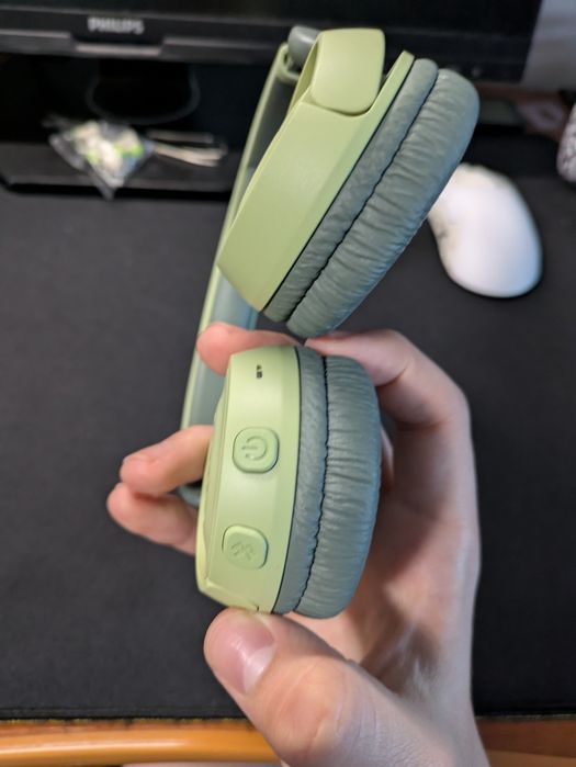 Навушники JBL JR310BT,користувався не довго практично нові