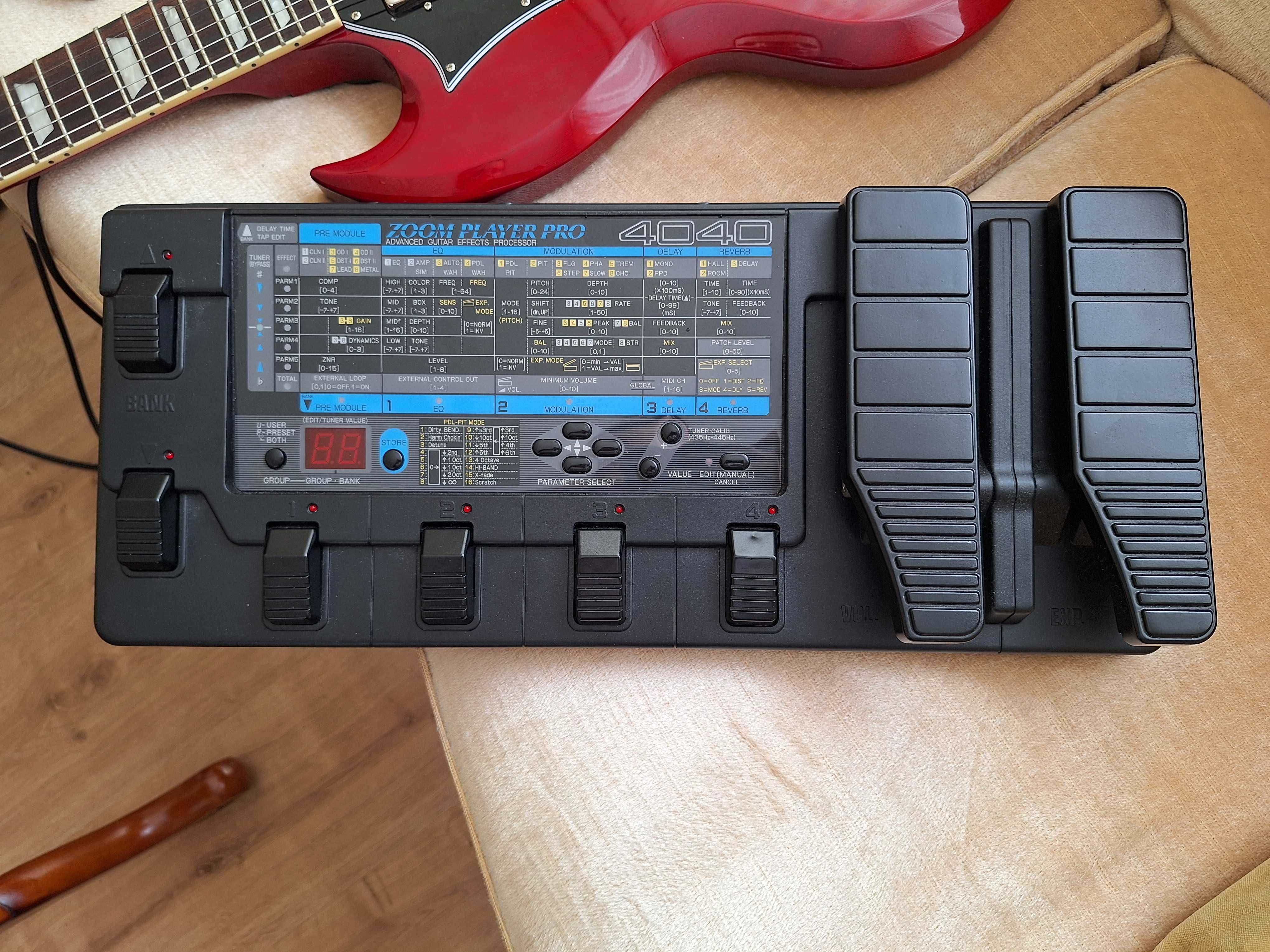 Multiefekt / procesor gitarowy Zoom 4040 z zasilaczem