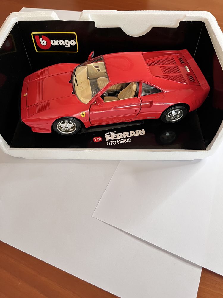 Burago - Ferrari GTO (1984)  Vermelho 1/18 cod. 3027