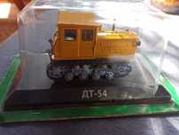 Traktor DT-54 w skali 1;43