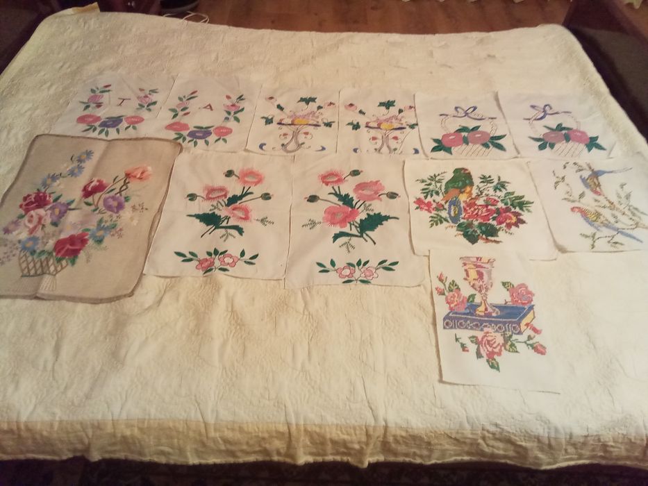 Продам старинные вышитые салфетки ручной работы