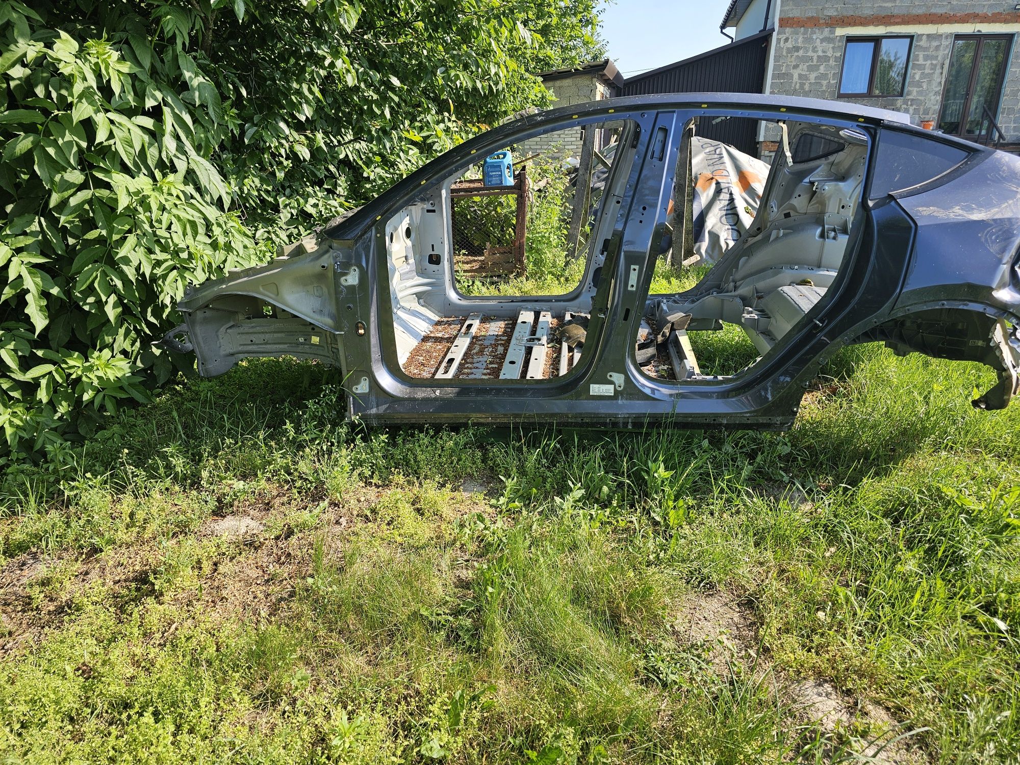 Кузов Кузовні елементи Чверть задня  Сапожокт Пороги на Tesla Model  Y