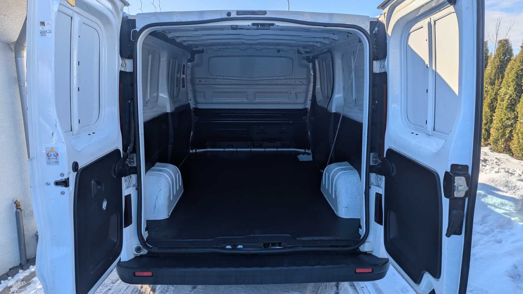 Opel Vivaro 1,6 Diesel 2018r faktura Vat 220500km bez wkładu