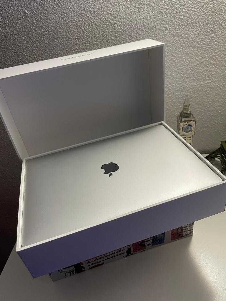 VENDE-SE Macbook Air completo
