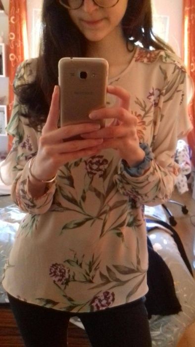 Blusa Fina de Manga Comprida com Padrão Floral