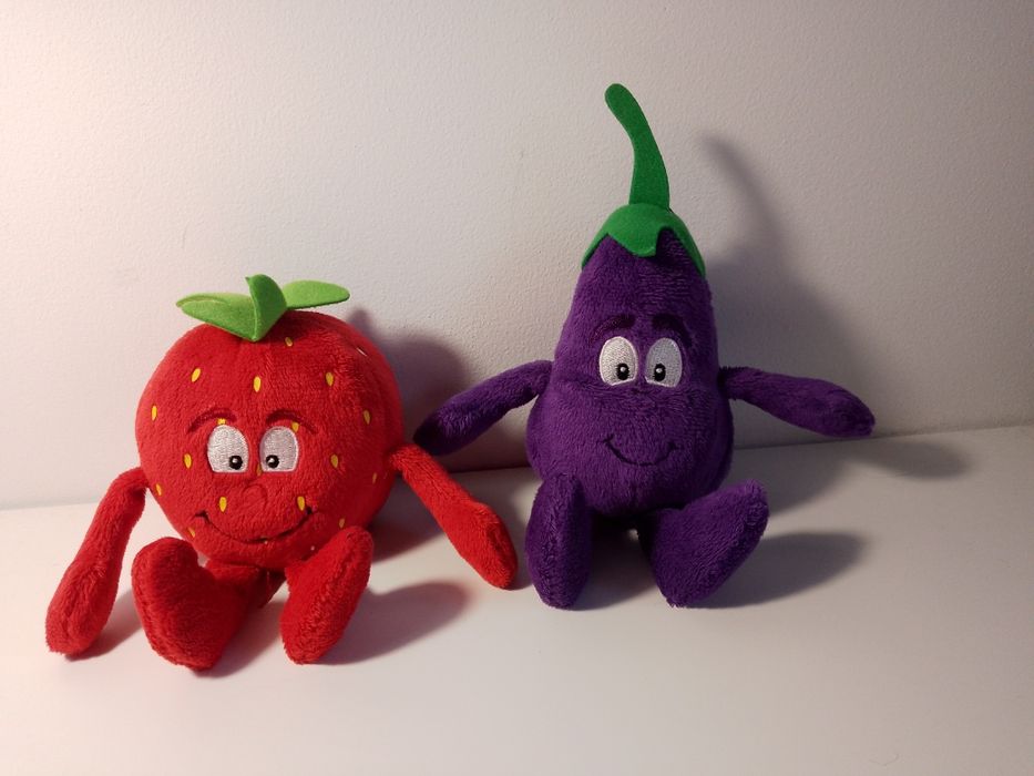 Biedronka Gang Świeżaków zawieszki truskawka i bakłażan