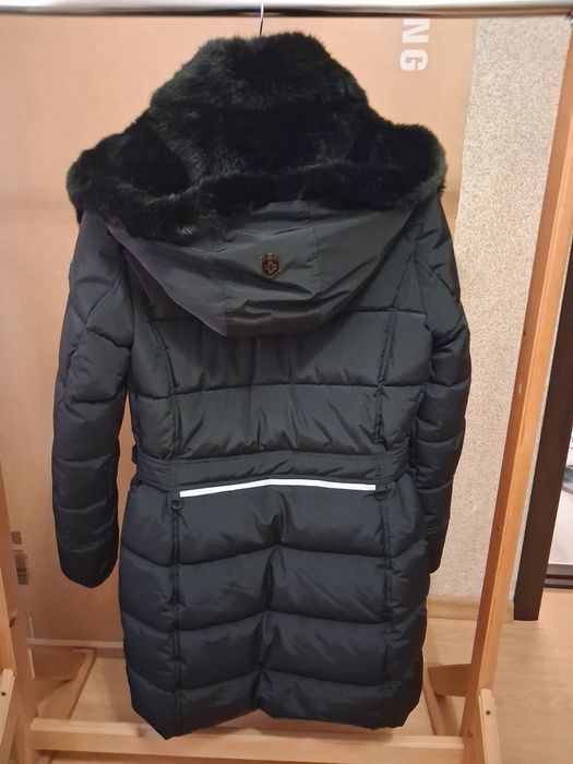 Зимовий жіночий пуховик