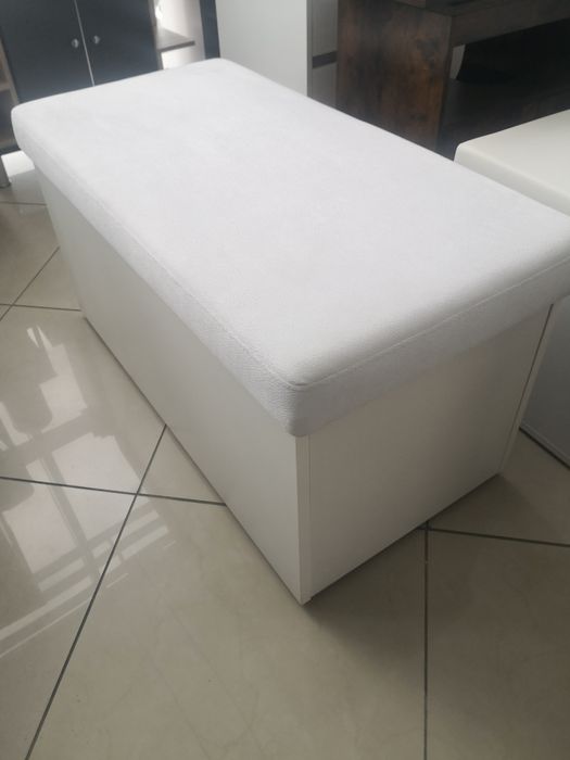 Pufa tapicerowana biała ławka sirdzisko schowek