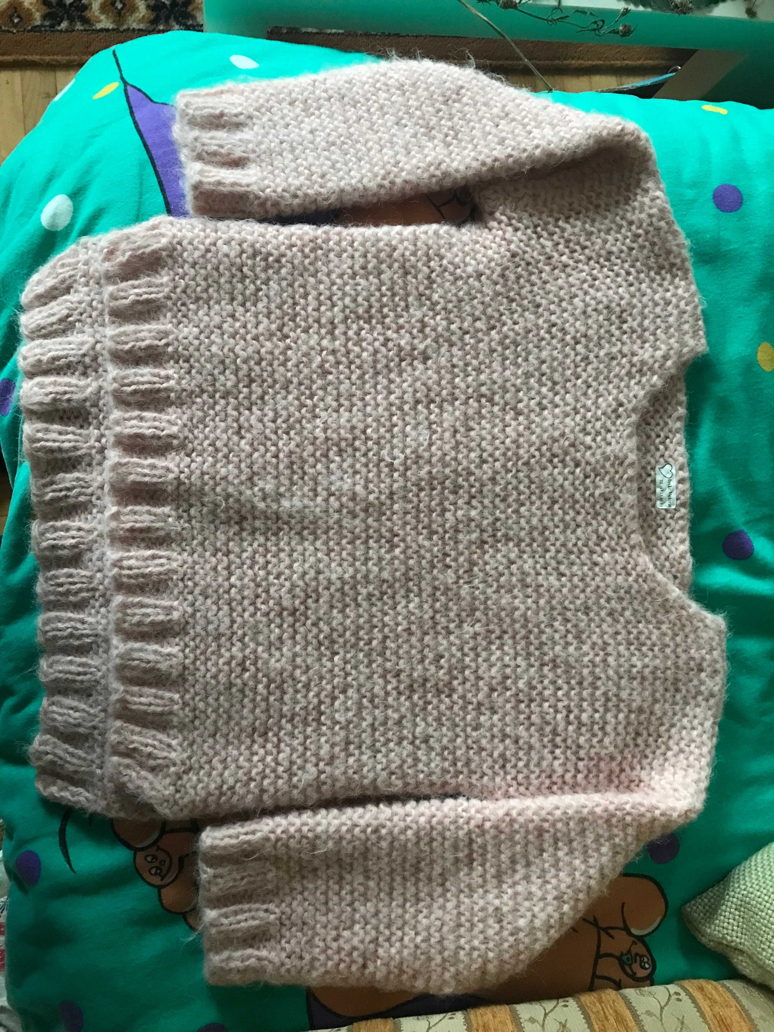 śliczny sweterek, sweter milutki, miękki w dotyku