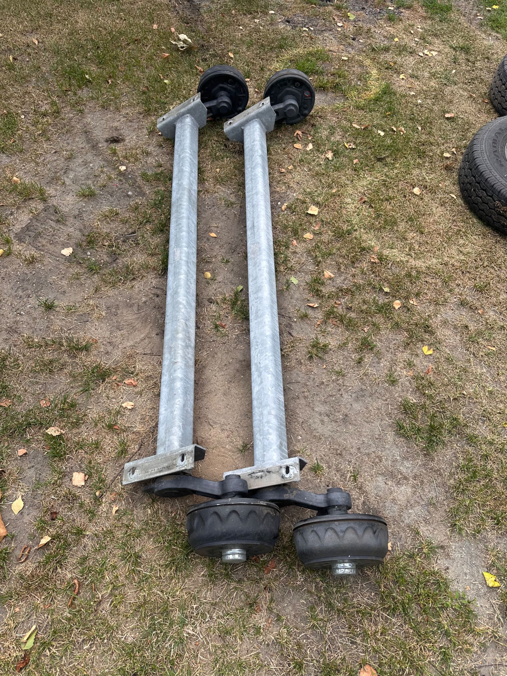 Osie Knott 3 szt obrotnica