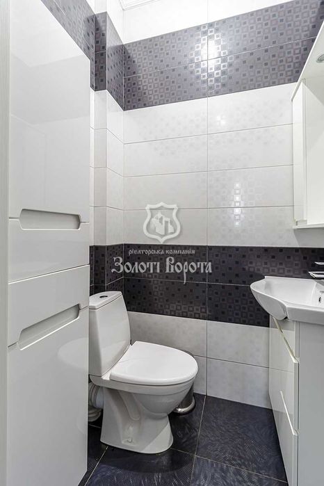 Будинок 2 поверхи, 18 соток. с. Глеваха, поруч Іванковичі і Мархалівка