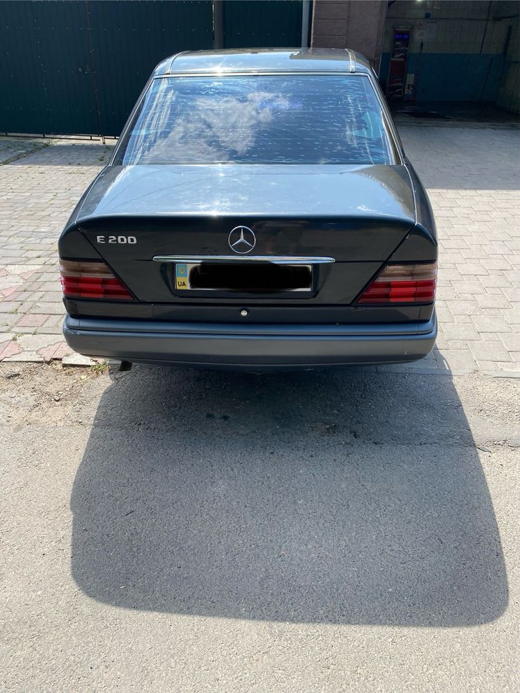 Продам атомобіль Mercedes 124 e200