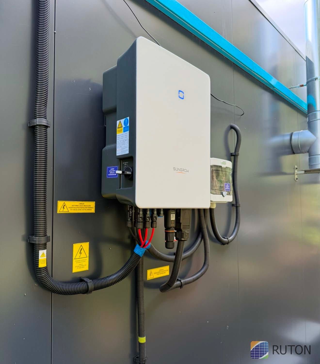Instalacja fotowoltaiczna PV 10 kW magazyn energii 10,5 kWh z montażem