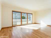 Apartamento T4 com varanda e garagem no Lumiar, Lisboa