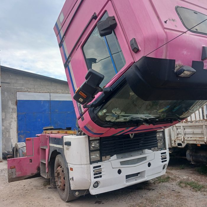 Розбираю рено магнум 470