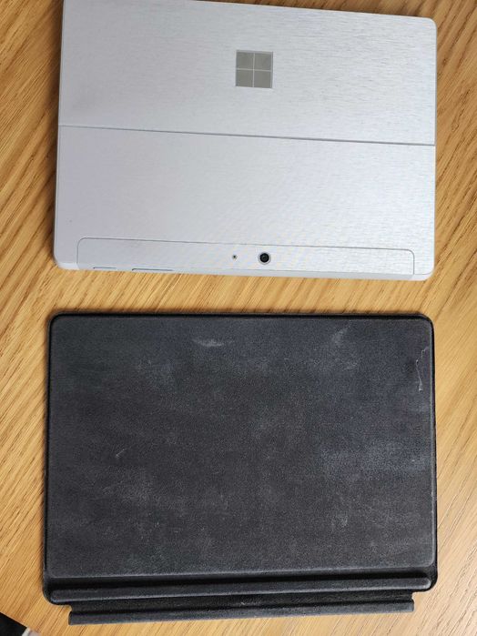 Планшет Microsoft Surface Go  - 10.1" Pentium Gold 4415Y 4/64GB