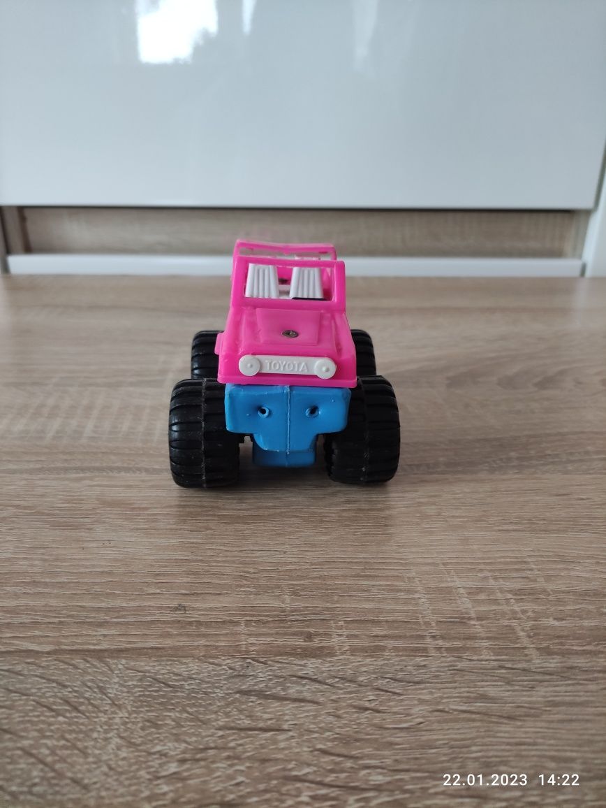 Autko terenowe Toyota terenówka