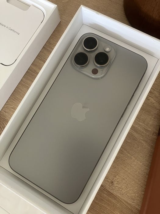 iPhone 15 Pro Max Natural 256GB + 13 capas