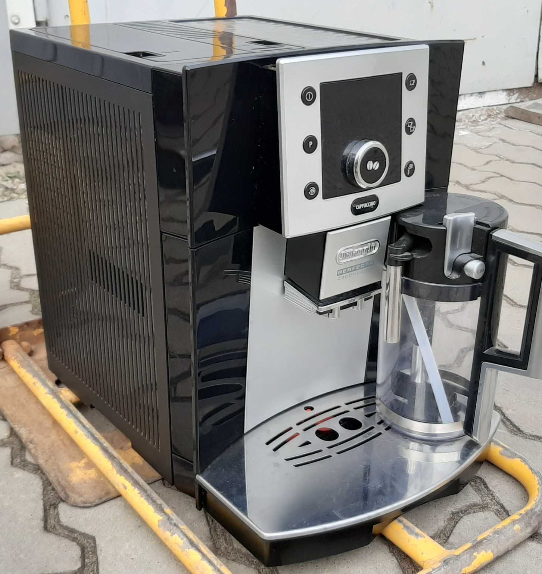 Кофемашина  кофеварка Delonghi Esam 5500 Perfecta с молочником б/у