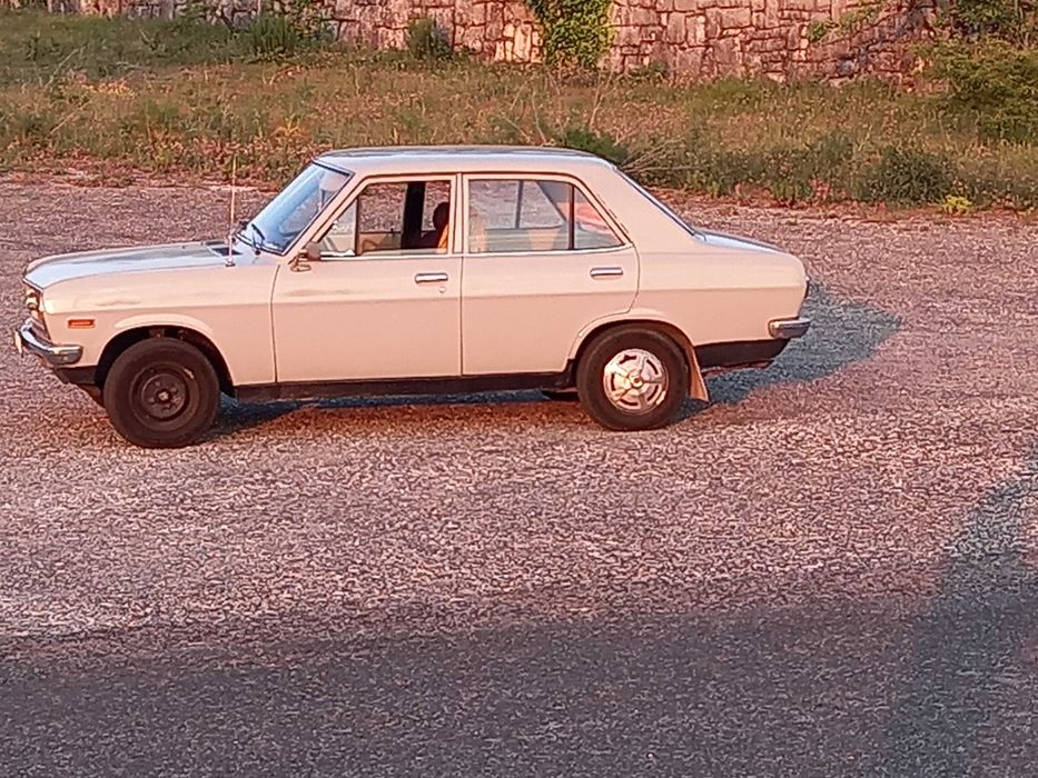 Carro clássico datsun