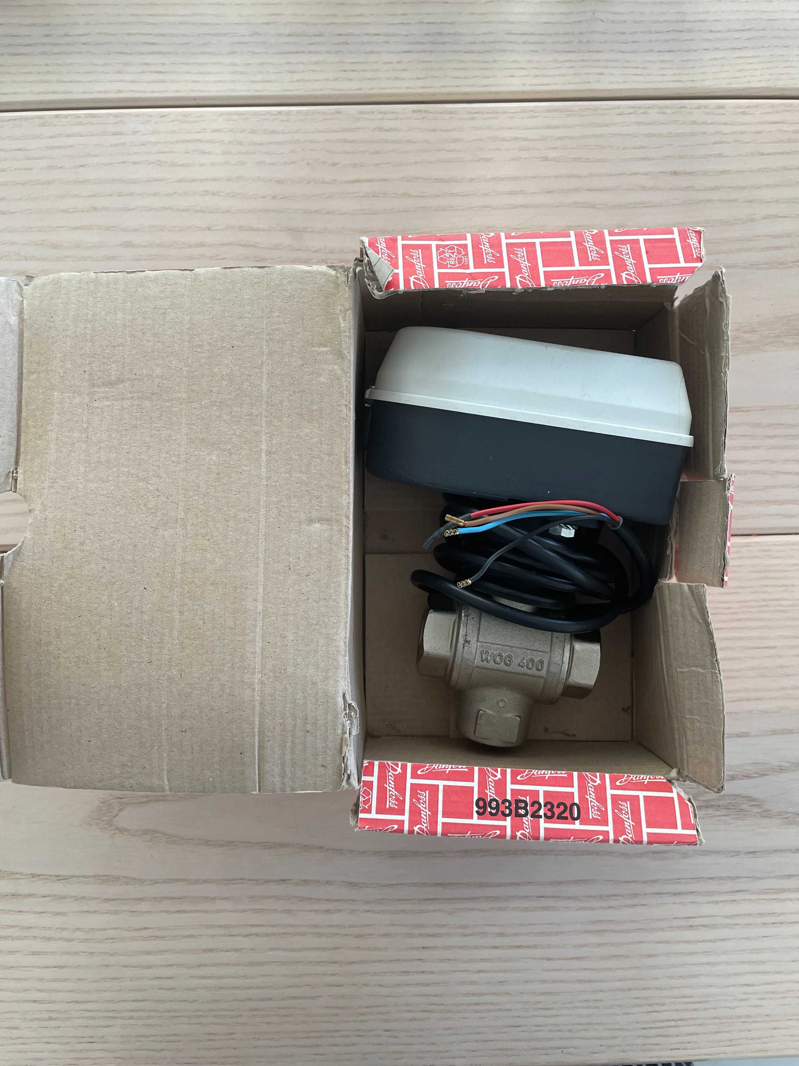 Zawór trójdrożny z siłownikiem  Danfoss AMZ 113 230V DN 20 (3/4 cala}