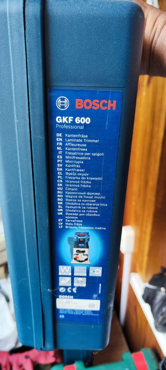 Ручний фрезер Bosch GKF 600