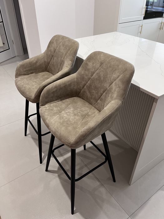 Dwa hokery do kuchni / wyspy