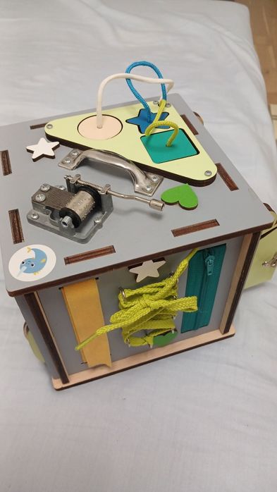 Бізікуб для малечі