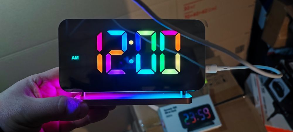 Годиник електроний крутий цифровий