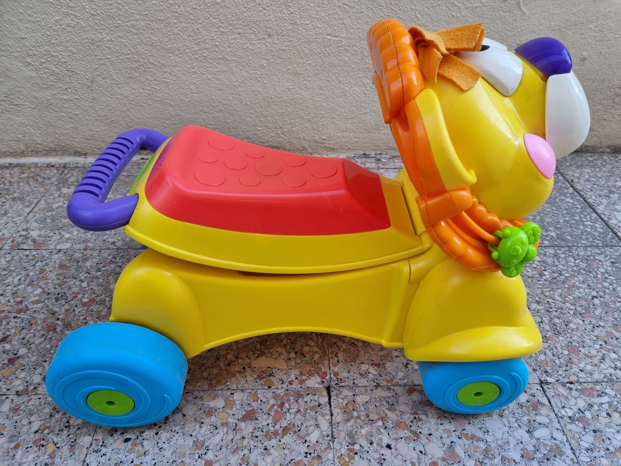 Andarilho Leão da Fisher Price