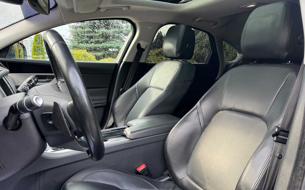 Jaguar XF 2015 рік