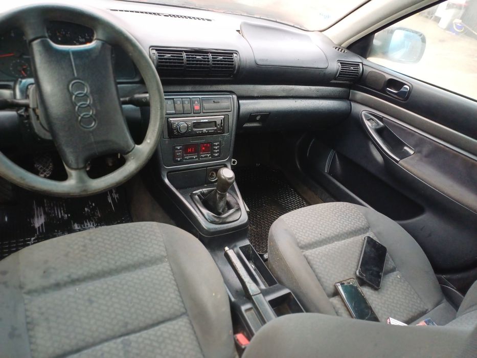 Audi a4 1.8 бензин