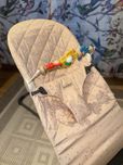 Дитячий шезлонг BabyBjörn BabyBjorn з іграшкою