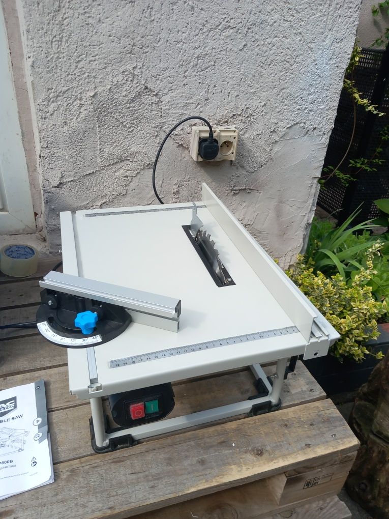 Pilarka stołowa do drewna MacAllister 800 W