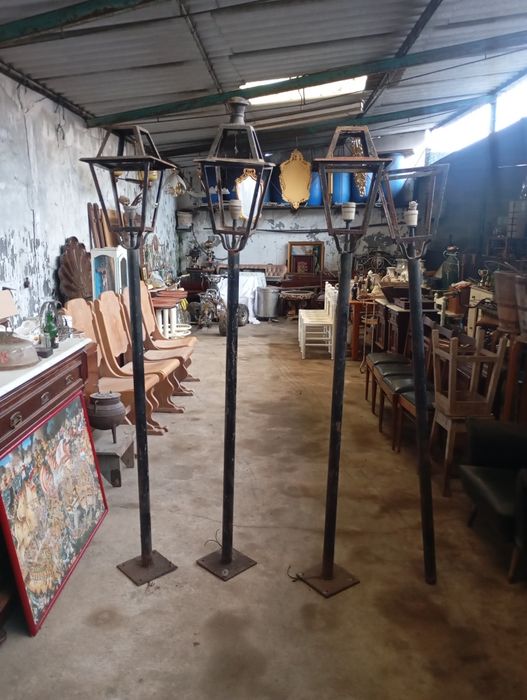 Vendo estes cadeiros muito bonito bom estado