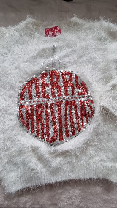 Miękki i przyjemny w dotyku sweterek