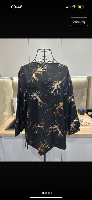 Mgielka koszula ze złotymi akcetmi