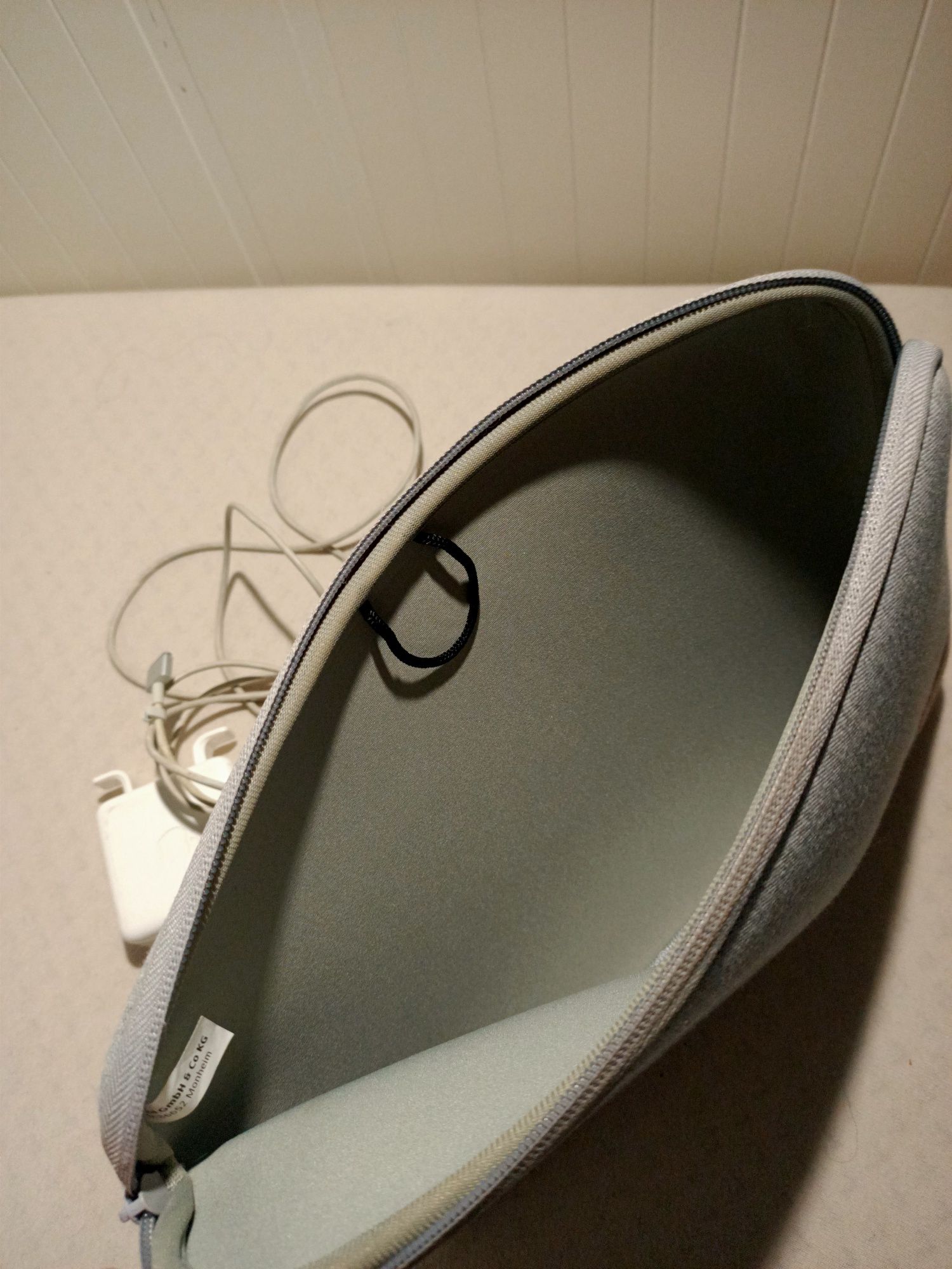 MacBook Air 6 2013 z ładowarką i etui