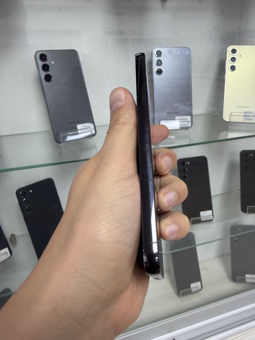 Samsung s23 plus 256gb. Чорного кольору