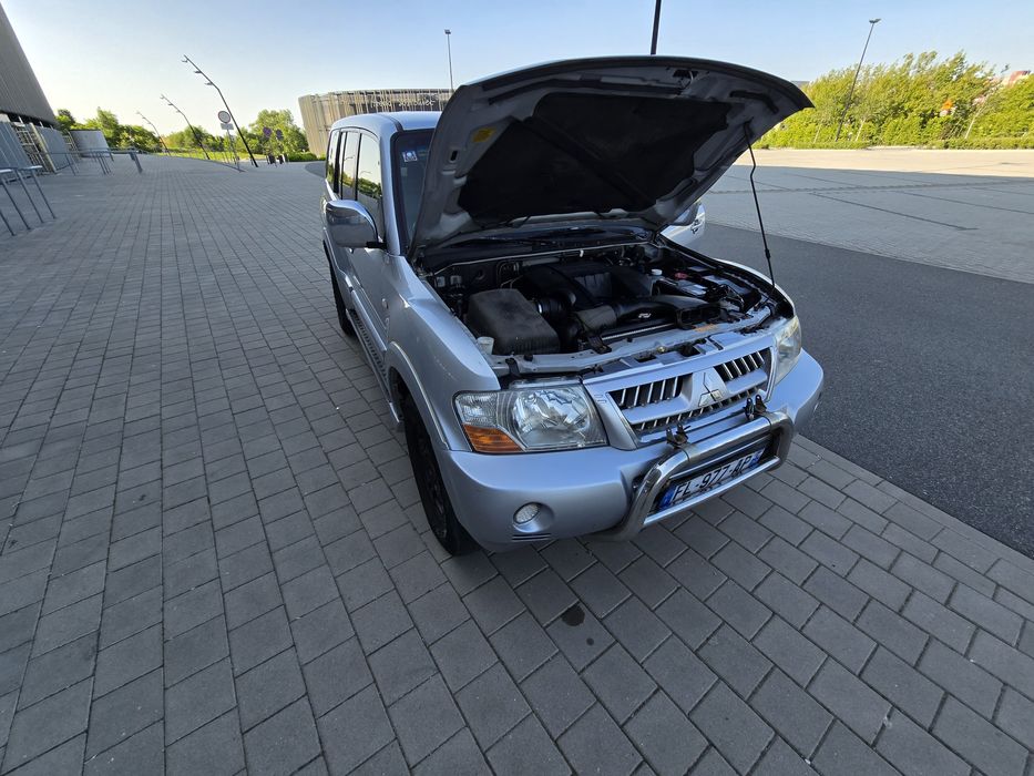Pajero 3,2 diesel Rally Art  7 osób automat hak 3,3t